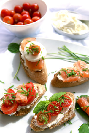 Close up of bread with slamon, tomatos and cheese 