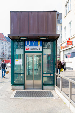Berlin, Berlin/Germany - 23.03.2019: An elevator to a subway station, Theodor-Heuss-Platz in Berlin, so that disabled people can enter the subway station barrier-free. The elevator door is made of glass.のeditorial素材