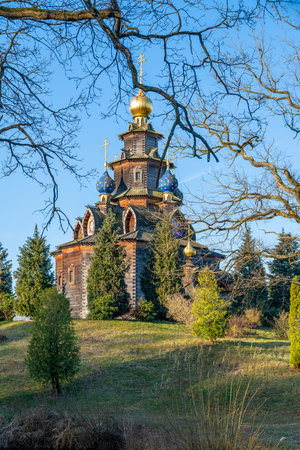 Gifhorn, Niedersachsen-Germany - 30-03-2021: Building with golden dome on the grounds of the Glockenpalast in Gifhorn surrounded by trees and nature.のeditorial素材