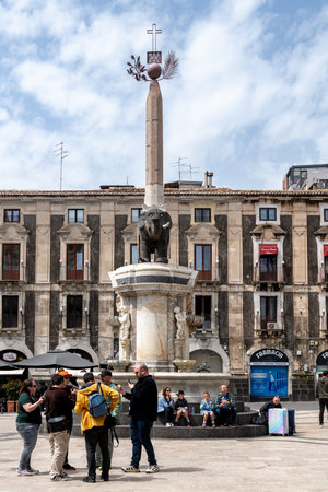 Tourists around the Elephant Fountain in Cataniaの写真素材
