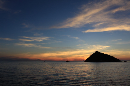 sunset koh nangyuan Thailandの写真素材