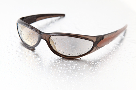 Sunglasses with water drops on silver
の写真素材
