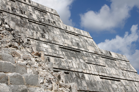 The Kukulkan Pyramid in Chichen Itza which known as âEl Castilloâ  the castle , Mexicoのeditorial素材
