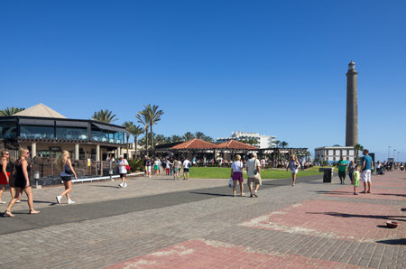 GRAN CANARIA, CANARY ISLANDS - JANUARY 05, 2014: Tourists walking on the quay along the coast of Atlantic ocean, Gran Canaria, Canary islands, Spainのeditorial素材