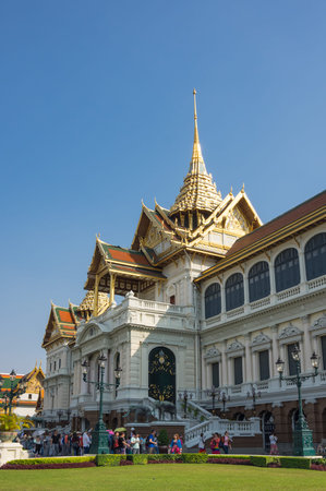 BANGKOK, THAILAND - JANUARY 24, 2015: Unidentified tourists visit the Grand Palace in Bangkok, Thailand. Grand Palace in Bangkok is the most famous landmark of Thailandのeditorial素材