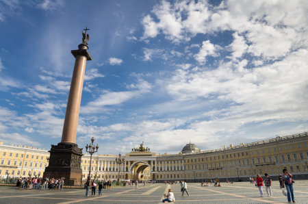 SAINT-PETERSBURG - AUGUST 20: Panorama of Palace Square on August 20, 2013, SAINT-PETERSBURG, RUSSIA. Alexander Column and Arch of the General Staff in the Palace Square, symbol of Saint-Petersburgのeditorial素材