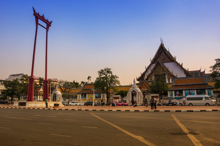 BANGKOK, THAILAND - JANUARY 25, 2015: The Giant Swing and Suthat Temple at twilight time in Bangkok, Thailandのeditorial素材