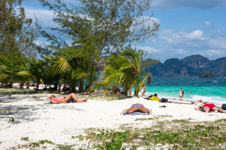 CRABI PROVINCE, THAILAND - FEBRUARY 02, 2015: Tourists relaxing on the beach of  Andaman sea at Krabi province, Thailandのeditorial素材