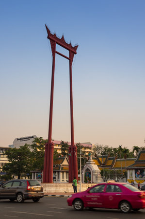 BANGKOK, THAILAND - JANUARY 25, 2015: The Giant Swing and Suthat Temple at twilight time in Bangkok, Thailandのeditorial素材