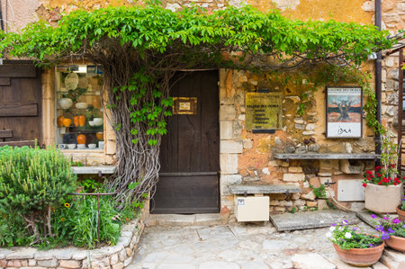 ROUSSILLON, FRANCE - MAY 03, 2015: Street of medieval village of Roussillon. It ochre village is included in list of "The most beautiful villages of France"のeditorial素材