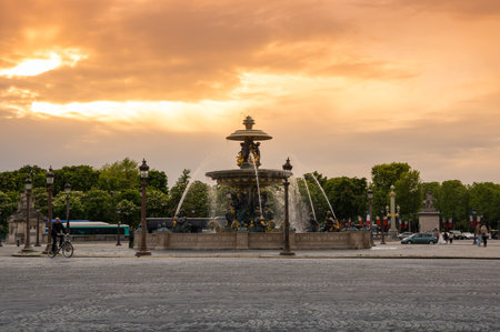 PARIS, FRANCE - MAY 07, 2015: View of fountain on Place de la Concorde in the dusk, Paris, Franceのeditorial素材