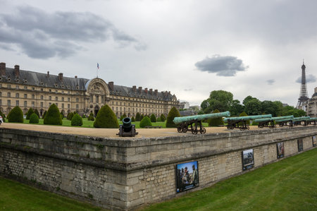 PARIS, FRANCE - MAY 07, 2015: Les Invalides (The National Residence of the Invalids and Army Museum) in Paris, Franceのeditorial素材