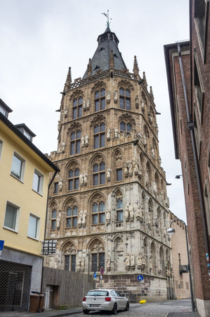 COLOGNE, GERMANY - FEBRUARY 22, 2016: Street in the historical center of Cologne, the largest city in the German federal State of North Rhine-Westphalia and the fourth-largest city in Germanyのeditorial素材
