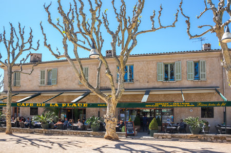 SAINT-PAUL-DE-VENCE, FRANCE - APRIL 25, 2016: Street of Saint-Paul-de-Vence, one of the oldest medieval towns on the French Riviera, well known for its modern and contemporary art museums and galleries, Franceのeditorial素材