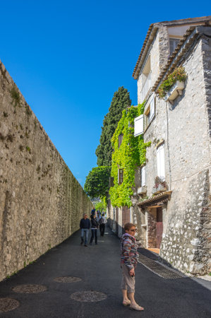 SAINT-PAUL-DE-VENCE, FRANCE - APRIL 25, 2016: Street of Saint-Paul-de-Vence, one of the oldest medieval towns on the French Riviera, well known for its modern and contemporary art museums and galleries, Franceのeditorial素材