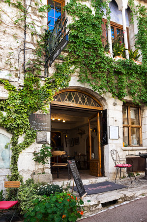 SAINT-PAUL-DE-VENCE, FRANCE - APRIL 25, 2016: Street of Saint-Paul-de-Vence, one of the oldest medieval towns on the French Riviera, well known for its contemporary art museums and galleries, Franceのeditorial素材