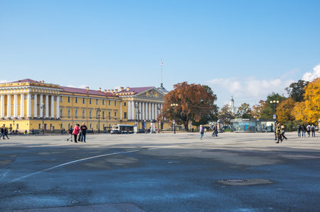 Panoramic view of the Palace square on sunny autumn day, Saint Petersburg, Russiaのeditorial素材