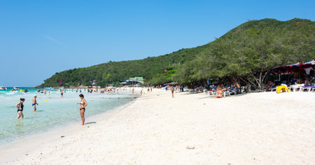 PATTAYA, THAILAND - FEBRUARY 02, 2017: Tourists relaxing on the beach of Ko Lan island in the Gulf of Thailand near Pattaya, Thailandのeditorial素材