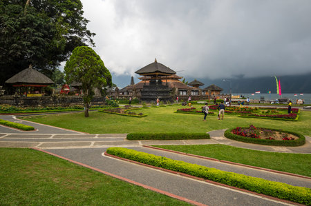 The temple complex Pura Ulun Danu Beratan, or Pura Bratan, a major Hindu Shaivite Shiva temple in Bali, Indonesiaのeditorial素材
