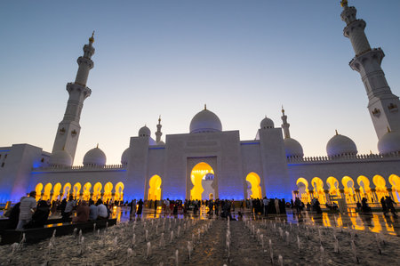 ABU DHABI, UNITED ARAB EMIRATES - 06 DECEMBER, 2018: The Sheikh Zayed Grand Mosque in Abu Dhabi, the capital city of the United Arab Emirates. It is the largest mosque in the countryのeditorial素材