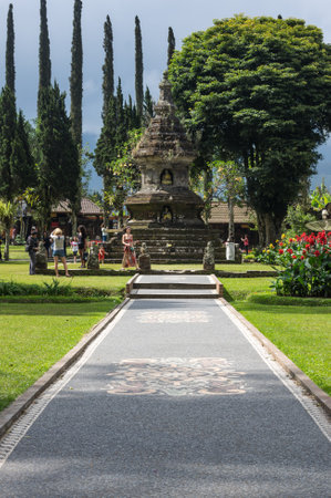 BALI, INDONESIA - 16 SEPTEMBER 2018: The temple complex Pura Ulun Danu Beratan, or Pura Bratan, a major Hindu Shaivite Shiva temple in Bali, Indonesiaのeditorial素材