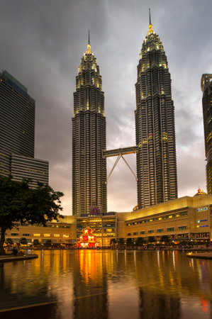 KUALA LUMPUR, MALAYSIA - 31 JANUARY, 2020: The Petronas Towers, also known as the Petronas Twin Towers are twin skyscrapers in Kuala Lumpur, Malaysiaのeditorial素材