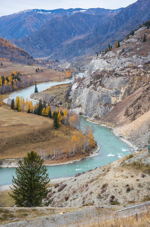 View of river Chuya in Altay mountains in the autumn, Siberia, Russiaの写真素材