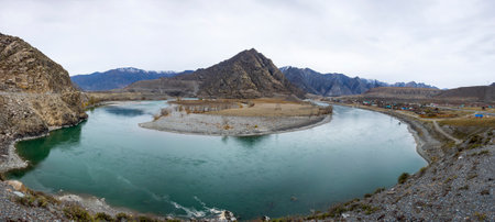 View of river Katun in Altay mountains in the autumn, Siberia, Russiaの写真素材