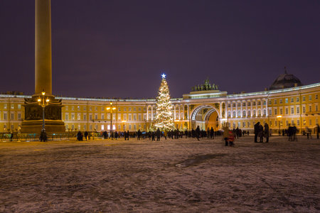 New Year Tree on Palace Square on New Year's holidays in Saint-Petersburg, Russiaのeditorial素材