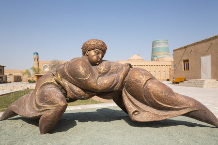 Modern sculpture of Kurash wrestlers at the square of Itchan-kala, old citadel of Khiva, Uzbekistanの写真素材