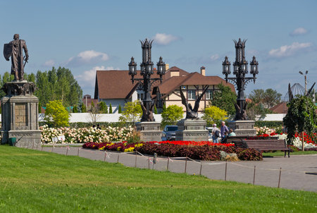 HRYASCHEVKA VILLAGE, SAMARA REGION, RUSSIA - AUGUST 01, 2023: Statues of griffins on pedestals, openwork lampposts and a medieval half-timbered house in the touristic complex of Garibaldi Castleのeditorial素材
