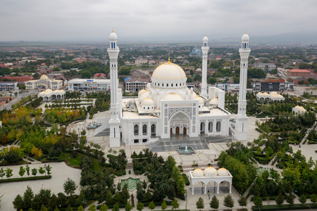 SHALI, CHECHEN REPUBLIC, RUSSIA - SEPTEMBER 23, 2023: Top view of well-maintained area around white marble modern Mosque "Pride of the Muslims" at cloudy day. The largest mosque in Europeのeditorial素材