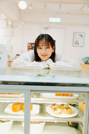 asian young girl exploring in a cafe.の写真素材