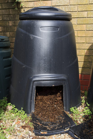 Large Compost bin to recycle garden and kitchen waste