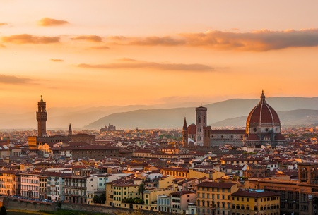 Golden sunset over Palazzo Vecchio and Cathedral of Santa Maria del Fiore (Duomo), Florence, Italyの写真素材