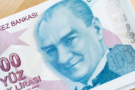 English 100 Lira banknote front, close-up detail