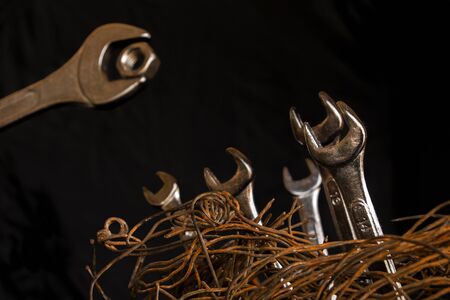 Figure of a birds nest made with steel wires and wrenches.  The largest of them simulates being the mother feeding a nut to the others. Concept - Illustration.の写真素材