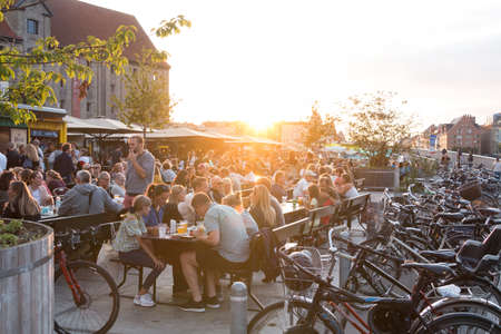 Copenhagen, Denmark - August 23, 2019: Lively people enjoying the terraces in Christianshavn neighborhoodat sunset in Copenhagenのeditorial素材