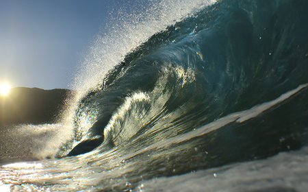 an impressive wave in the pacific ocean