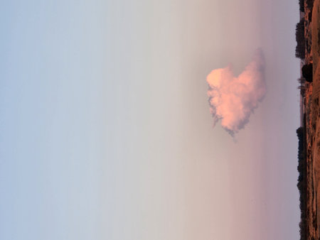 Heart shaped cloud in the sky, valentine's day backgroundの写真素材