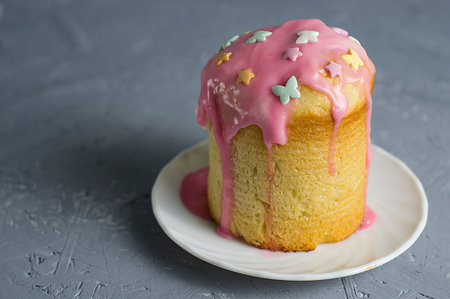 muffin with whipped cream, cake with icing on a plate