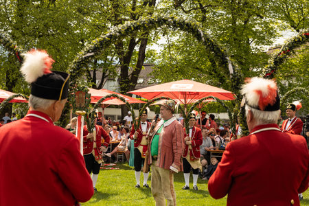 AUSTRIA, SALZBURG - 7 MAI, 2023: speech by an elder at the maypole installation festival in Stieglのeditorial素材