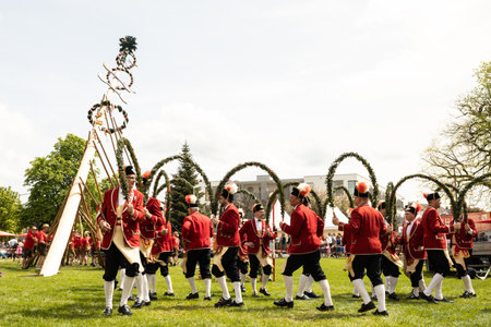 AUSTRIA, SALZBURG - 7 MAI, 2023: traditional male dance at the maypole festival in Stieglのeditorial素材