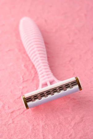 pink feminine razors for shavingの写真素材