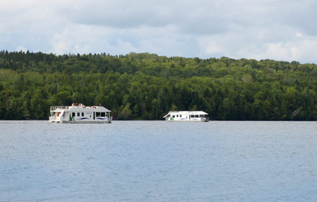 MACTAQUAC,NEW BRUNSWICK, AUGUST 15, 2014:Houseboats on the Saint John River near Mactaquac, New Brunswick, Canadaのeditorial素材