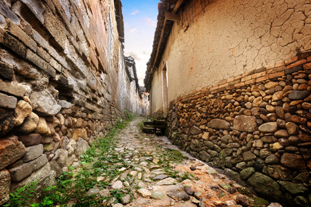 China's ancient villages in remote mountain villages, mottled walls.