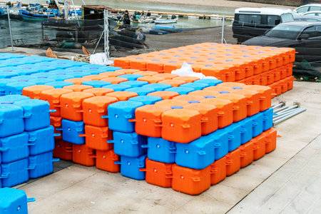 The plastic warehousing logistics box on the seashore is used for the preservation of seafood.