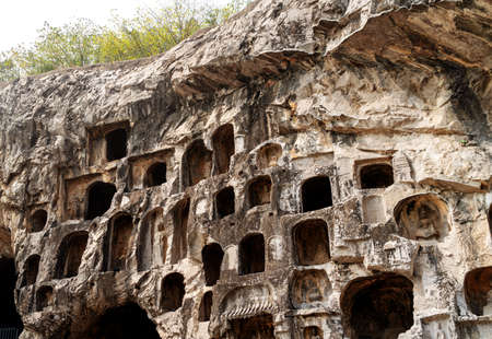Longmen Grottoes with Buddha's figures are Starting with the Northern Wei Dynasty in 493 AD. It is one of the four notable grottoes in China.のeditorial素材
