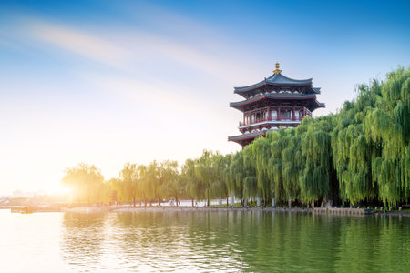 Ancient buildings by the lake: Pagoda, Xi'an, China.のeditorial素材