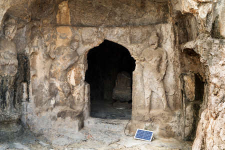 Longmen Grottoes with Buddha's figures are Starting with the Northern Wei Dynasty in 493 AD. It is one of the four notable grottoes in China.のeditorial素材